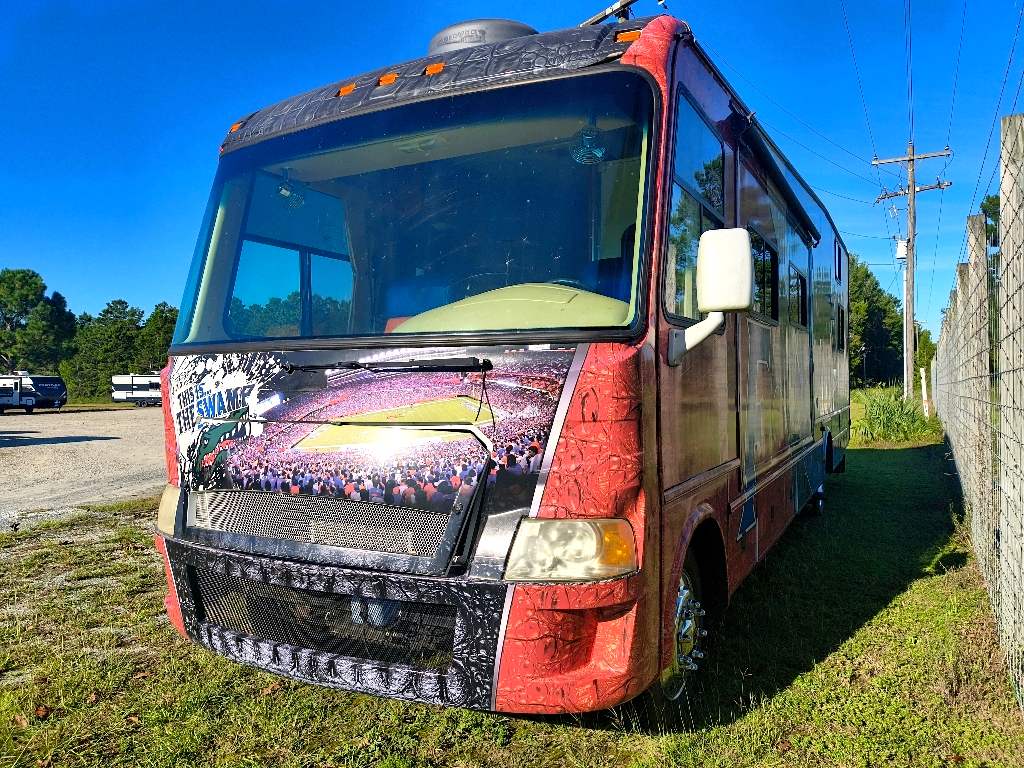 2010 Thor Motor Coach OUTLAW 3611 - Image 3