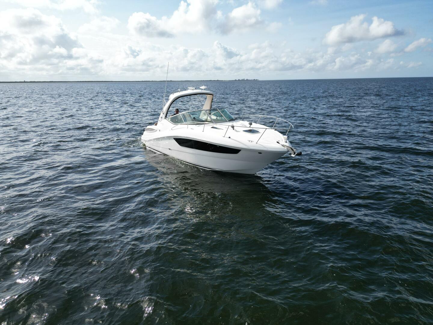 2016 Sea Ray 330 Sundancer - Image 9