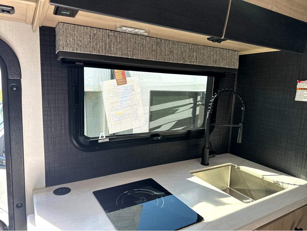 2025 FOREST RIVER SUNSEEKER 2400T - Image 19