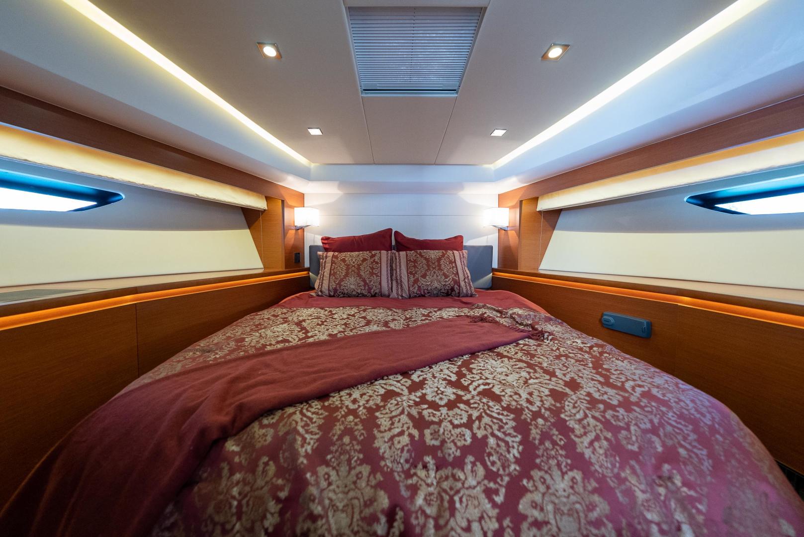 2016 Prestige 550 S - Image 37