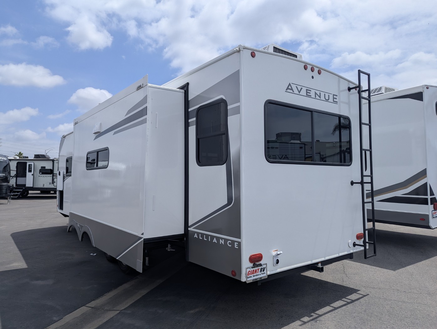 2026 Alliance RV Avenue 298RL - Image 4