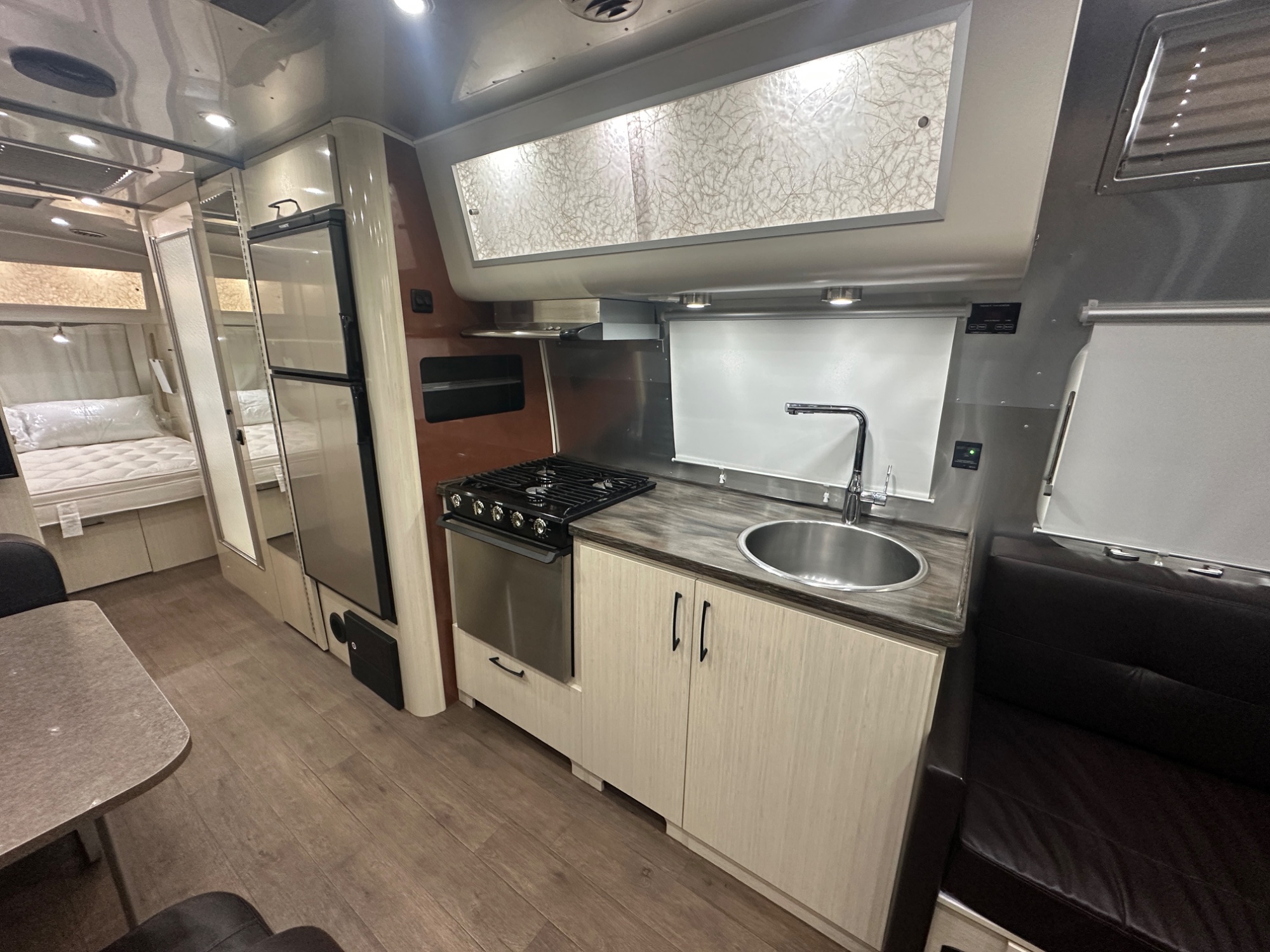 2019 Airstream International Serenity 28RBQ - Image 16