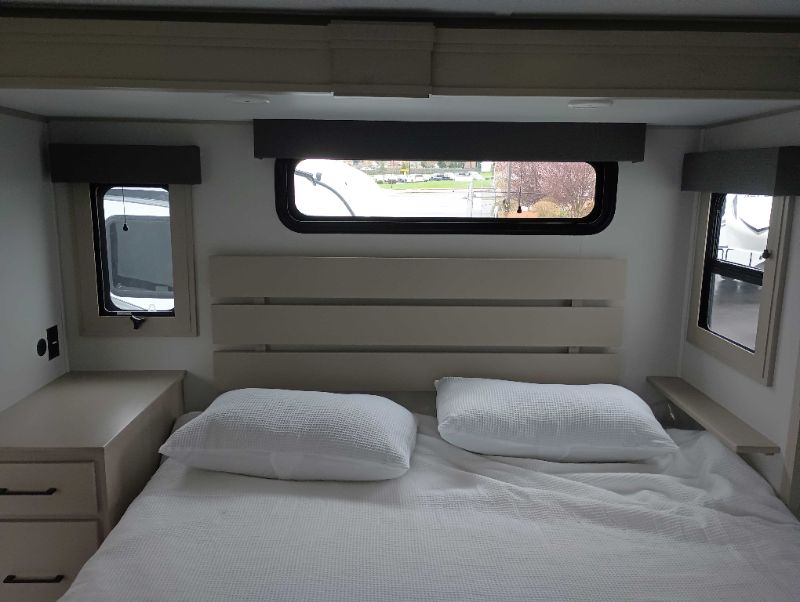 2025 Grand Design Solitude 388MBS - Image 19