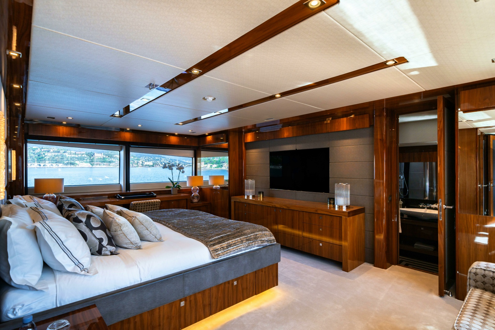 2014 Sunseeker Sunseeker 115 Sport Yacht - Image 15