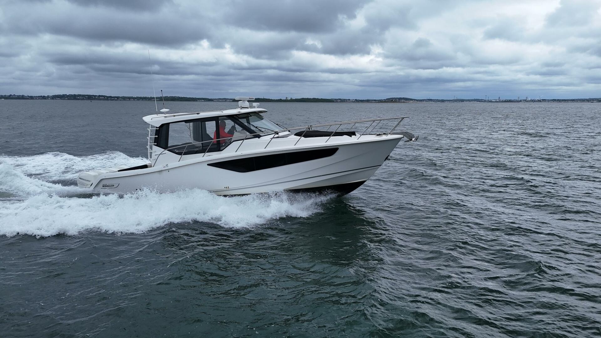 2021 Boston Whaler 405 Conquest - Image 14