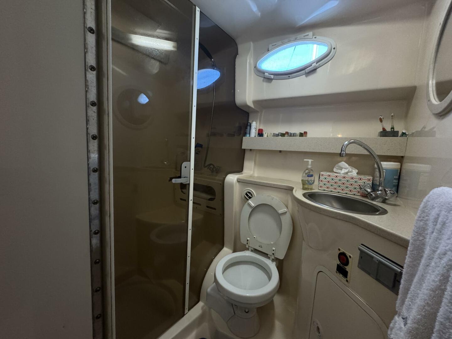 2002 Rinker 342 Fiesta Vee - Image 13