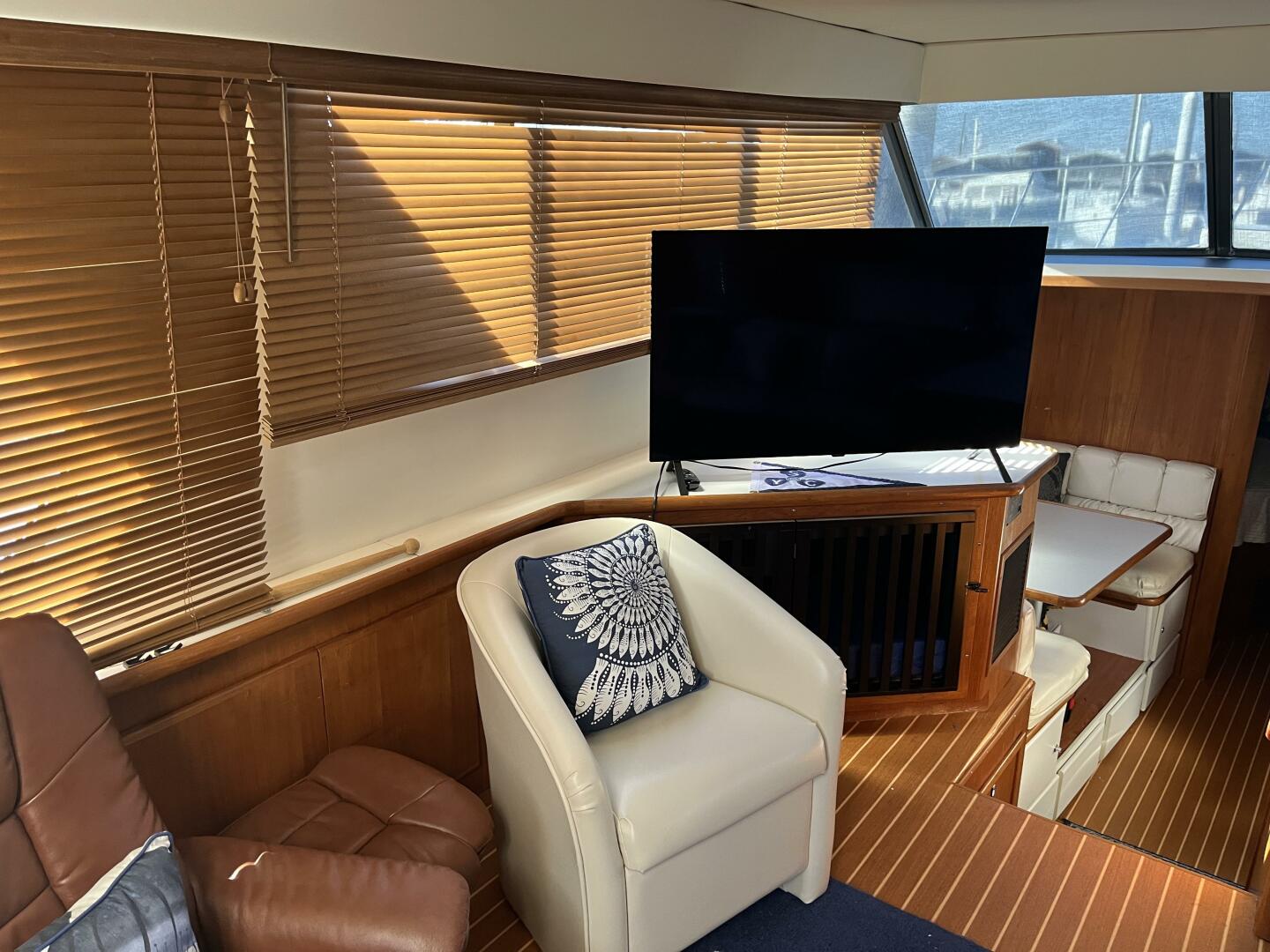 1995 Carver 440 Aft Cabin - Image 12