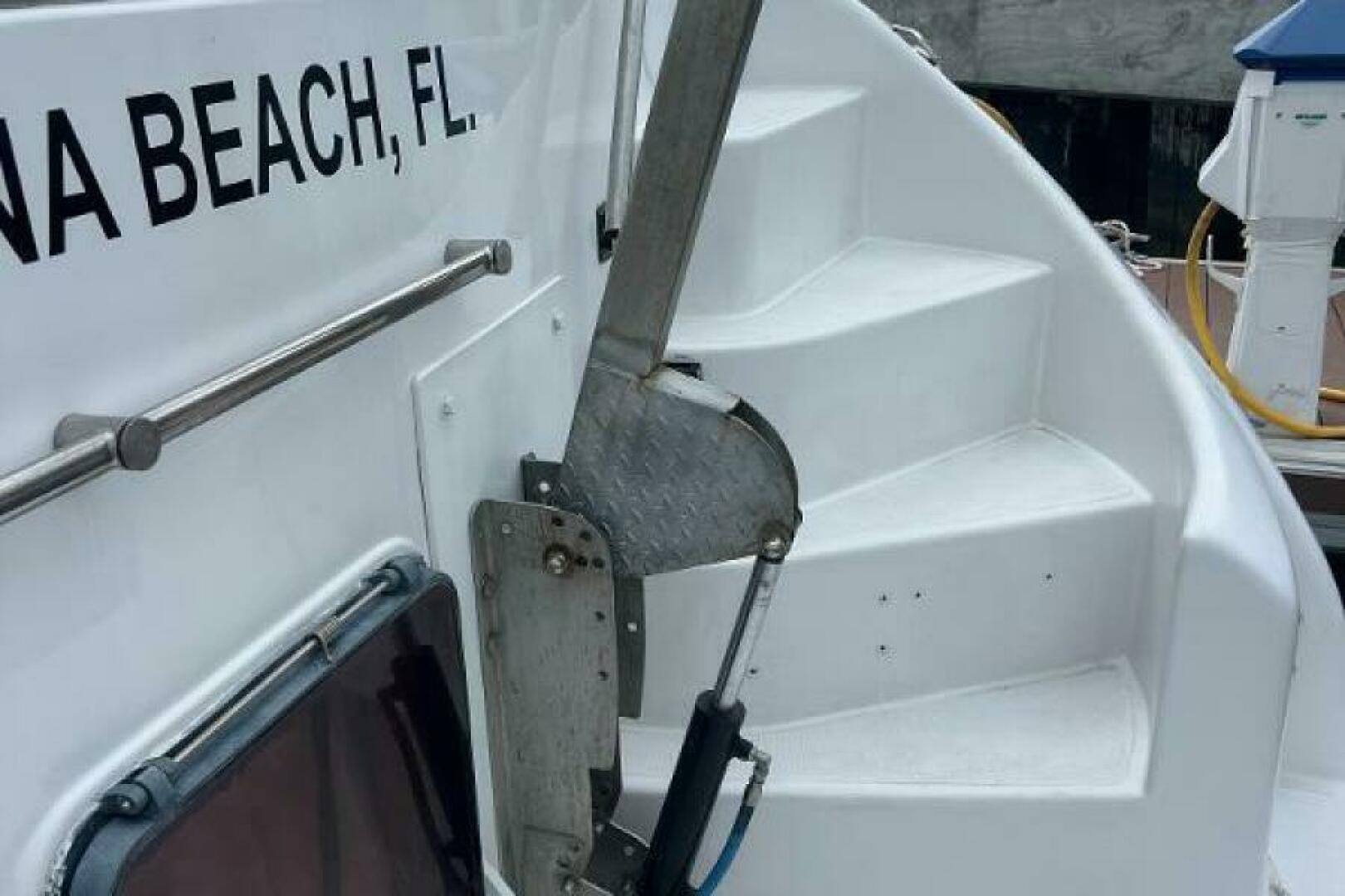 1998 Hyatt 51 Aft Cabin MY - Image 8
