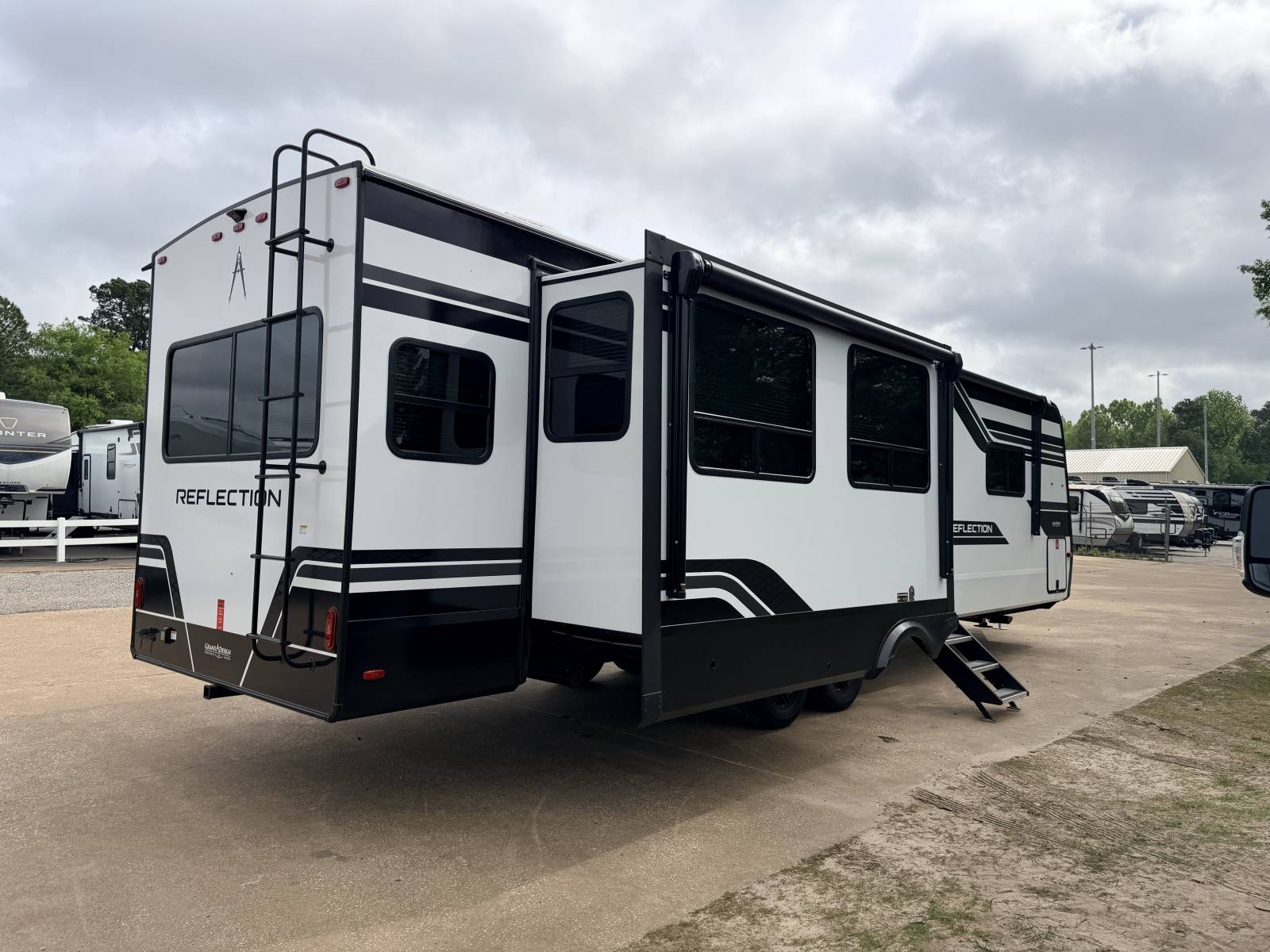 2026 Grand Design Reflection Travel Trailer 345RLTS - Image 7