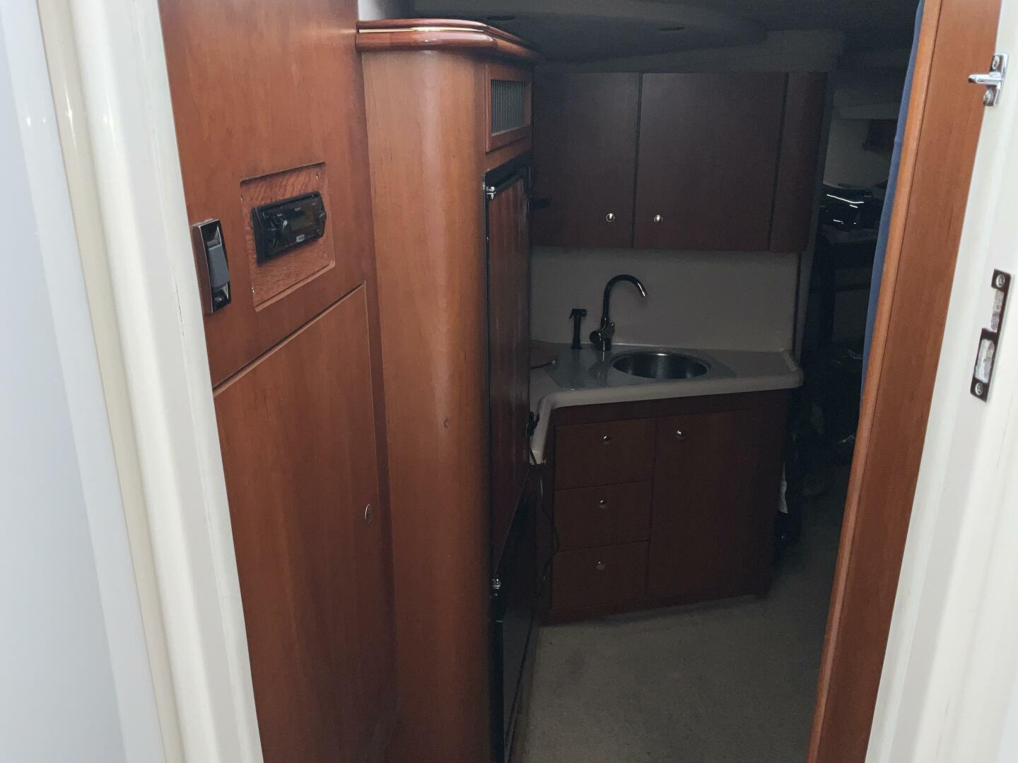 2002 Cruisers 35 Express - Image 12