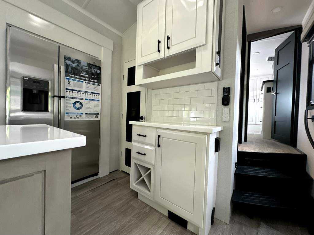 2027 JAYCO PINNACLE 32RLTS - Image 13