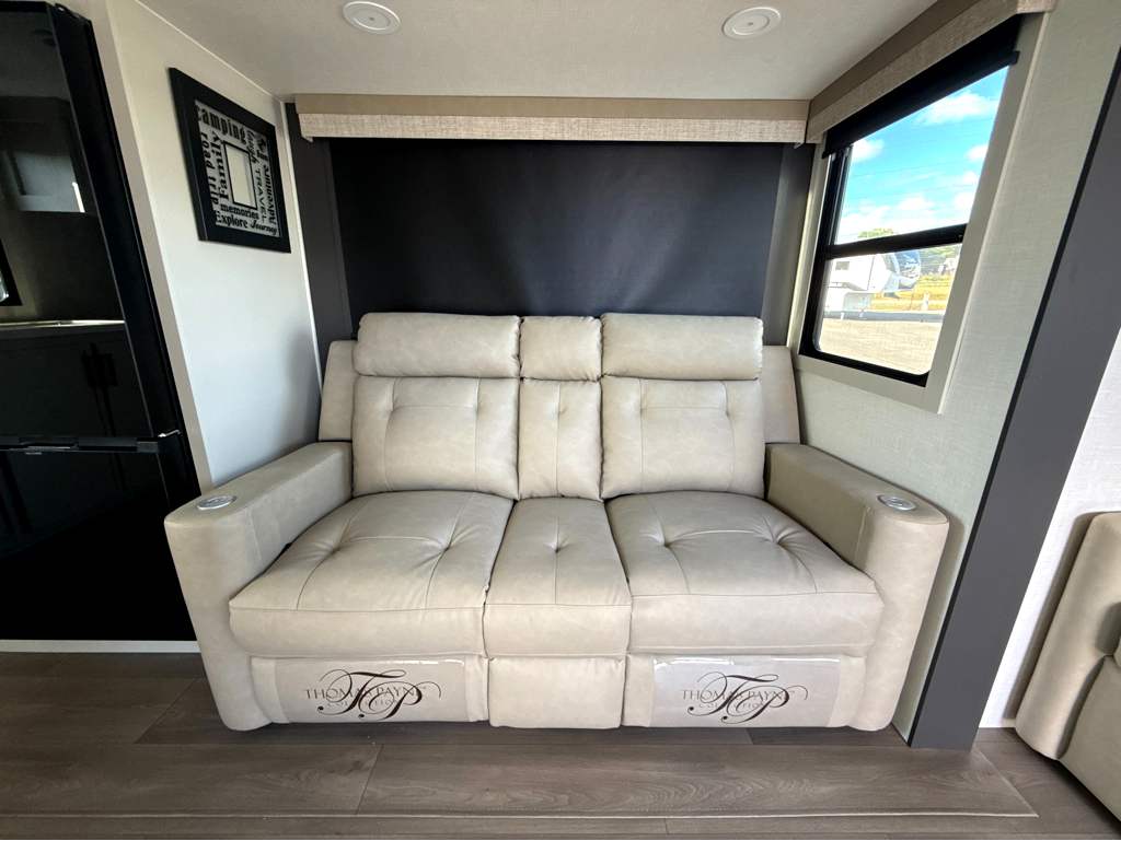 2027 VENTURE RV STRATUS 271VRK - Image 24