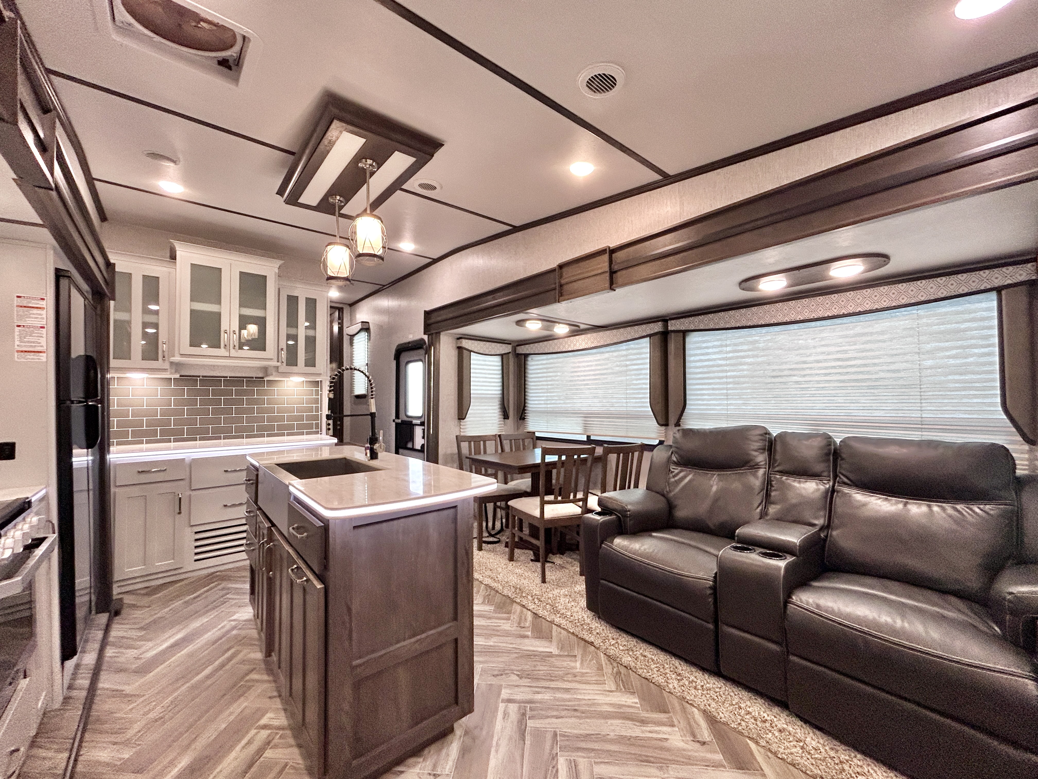 2020 Dutchmen Astoria 3173RLP - Image 14