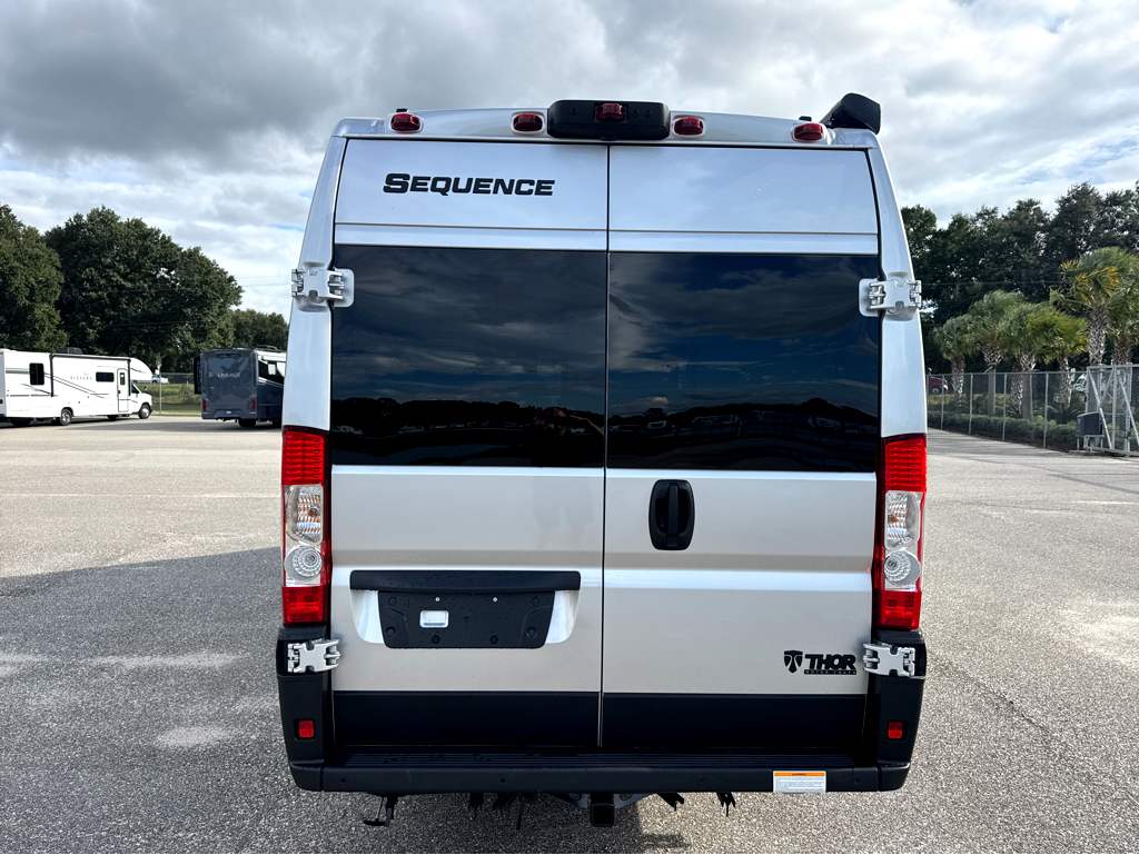 2027 THOR MOTOR COACH SEQUENCE 20L - Image 8