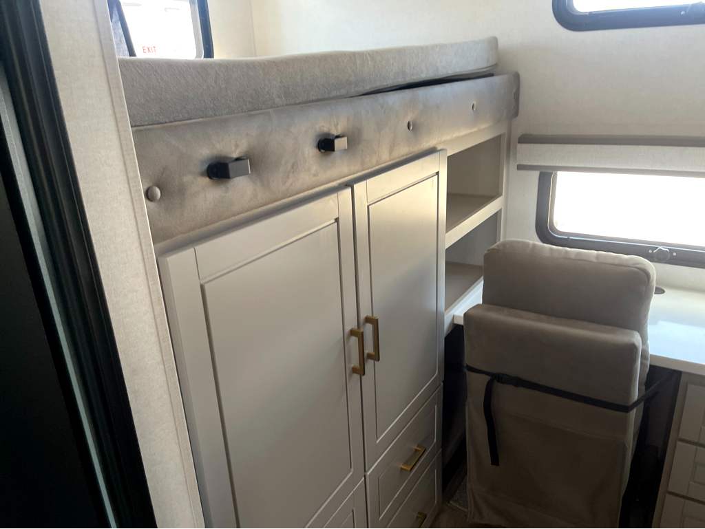 2027 JAYCO NORTH POINT 375TBDB - Image 22