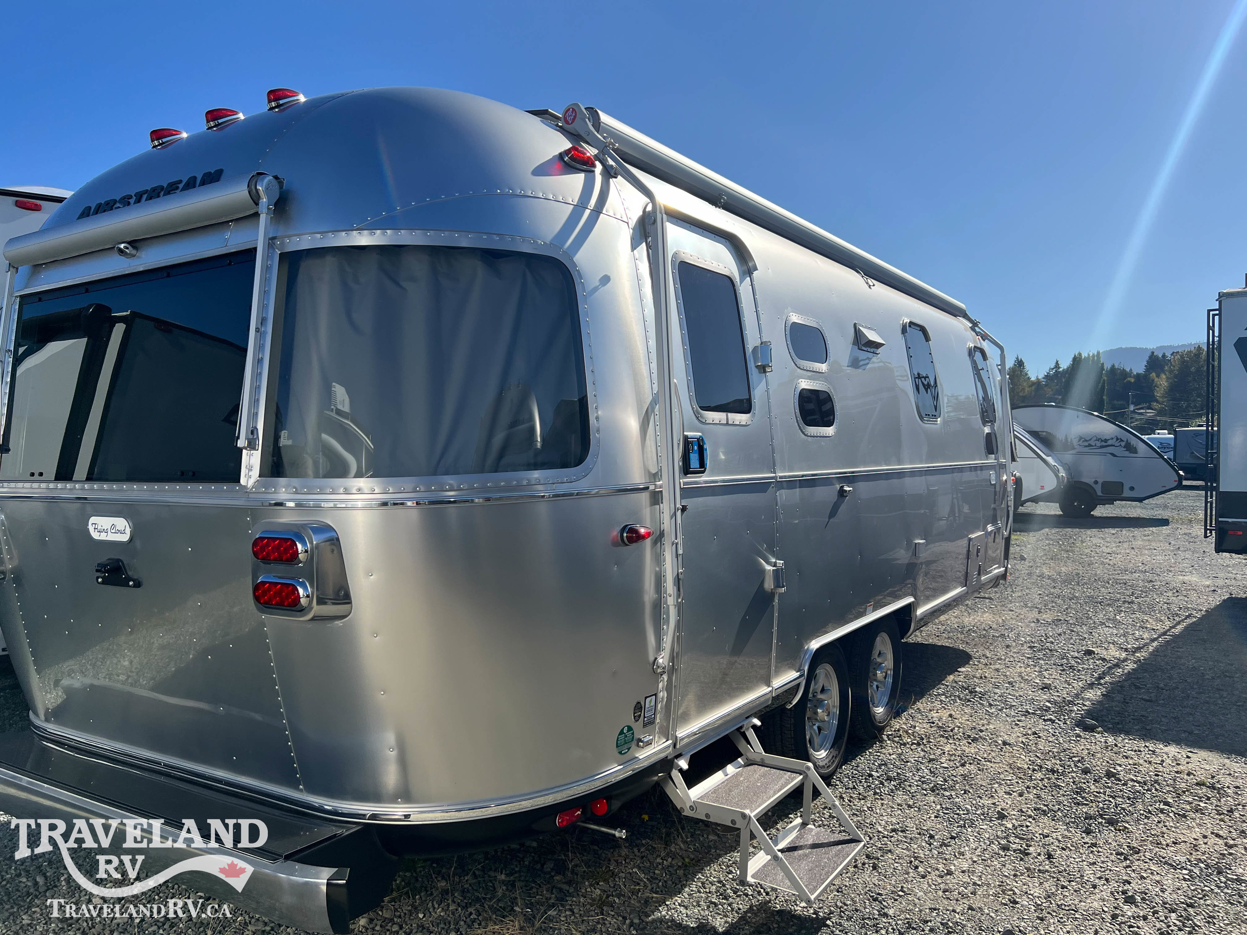 2026 Airstream Flying Cloud 25FB - Image 4