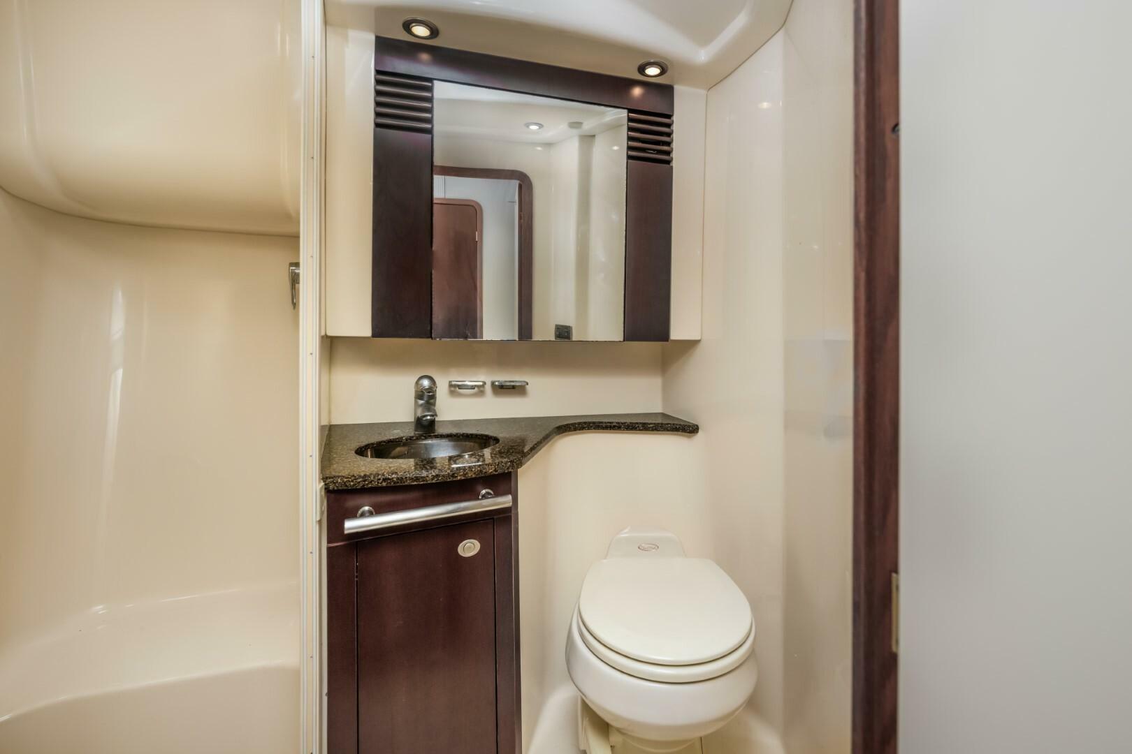 2005 Sea Ray 420 Sedan Bridge - Image 25