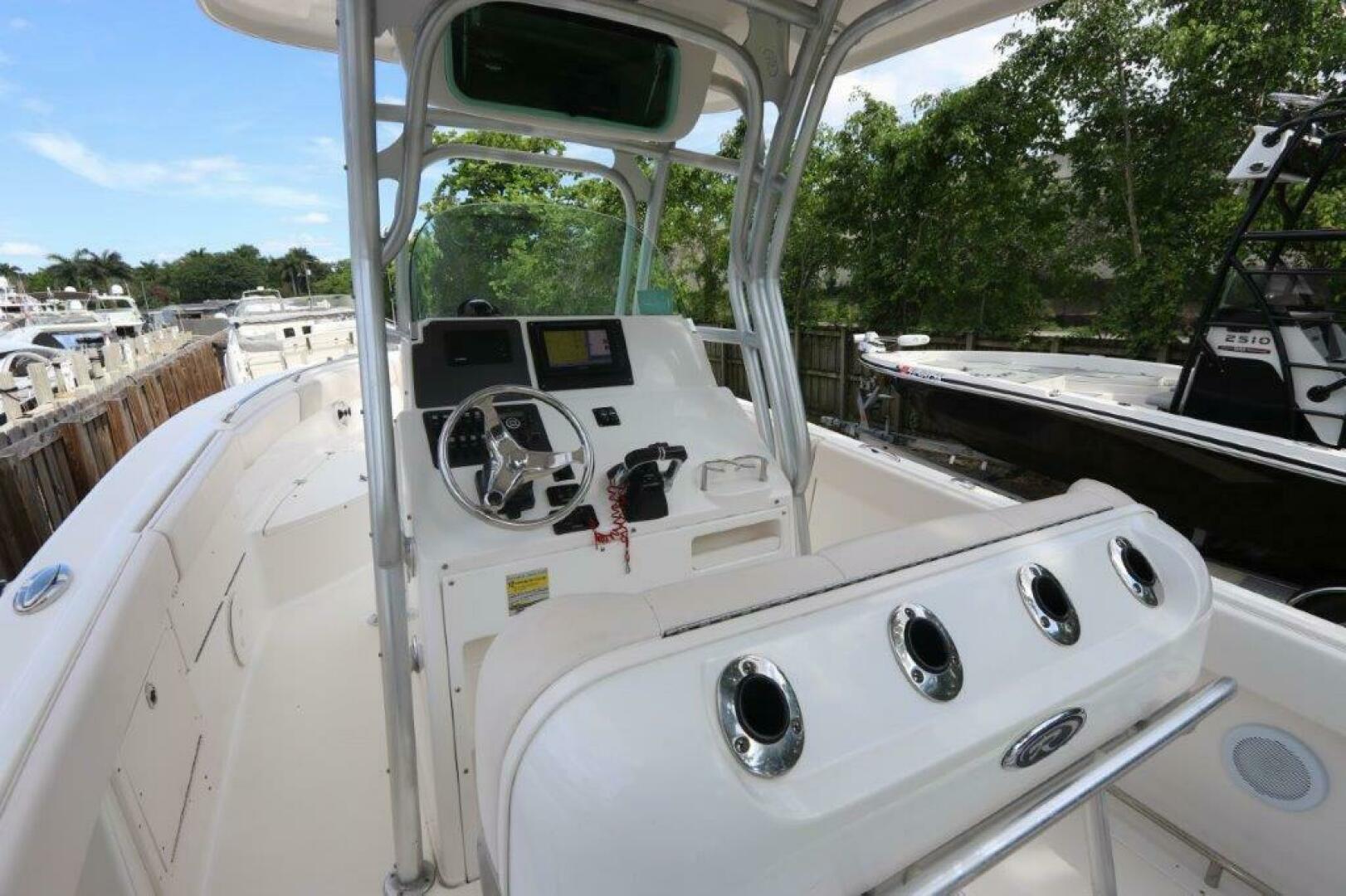 2017 Robalo R260 Center Console - Image 24