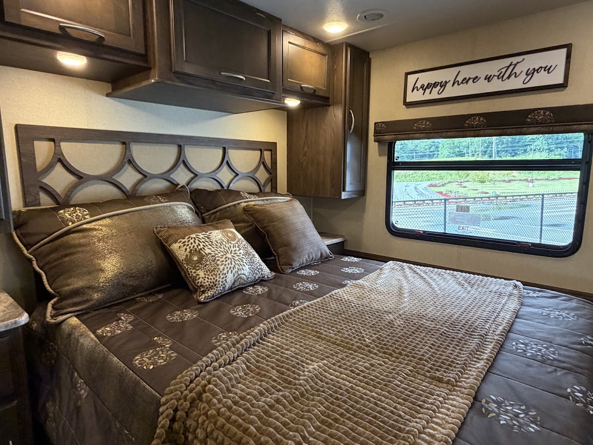 2019 COACHMEN PURSUIT 31BH - Image 48