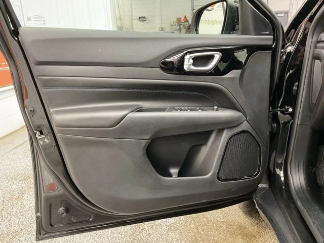 2026 Jeep Compass Latitude Altitude 4x4 - Image 14