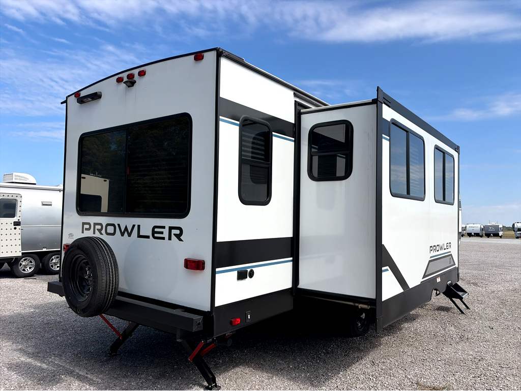 2025 HEARTLAND PROWLER 3009RL - Image 4
