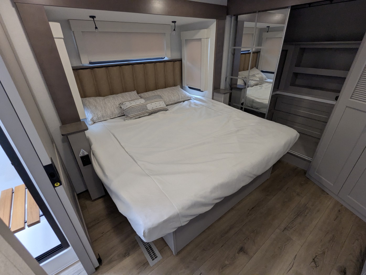 2026 Alliance RV Paradigm 395DS - Image 7