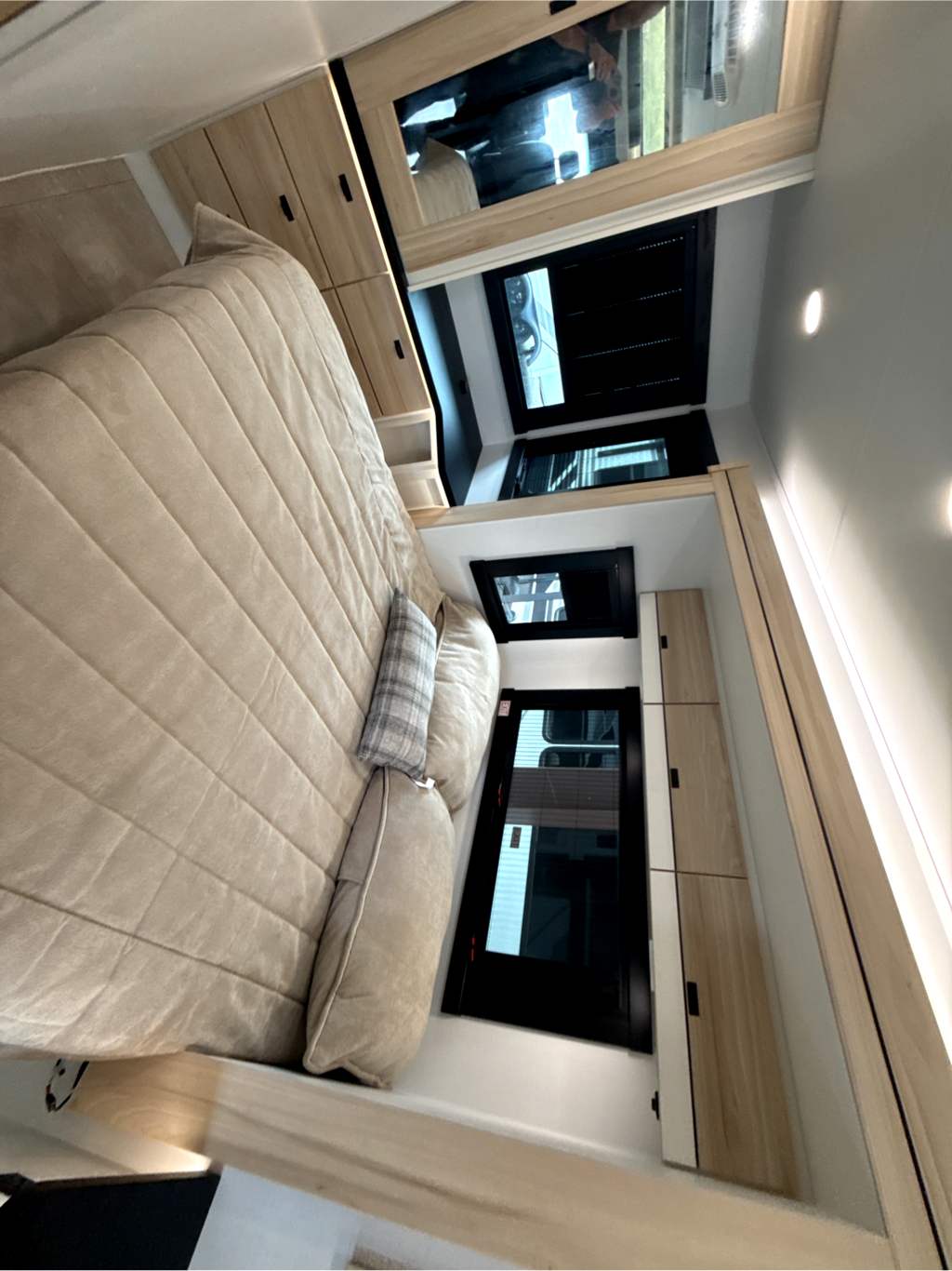 2027 JAYCO MELBOURNE PRESTIGE 25LP - Image 28