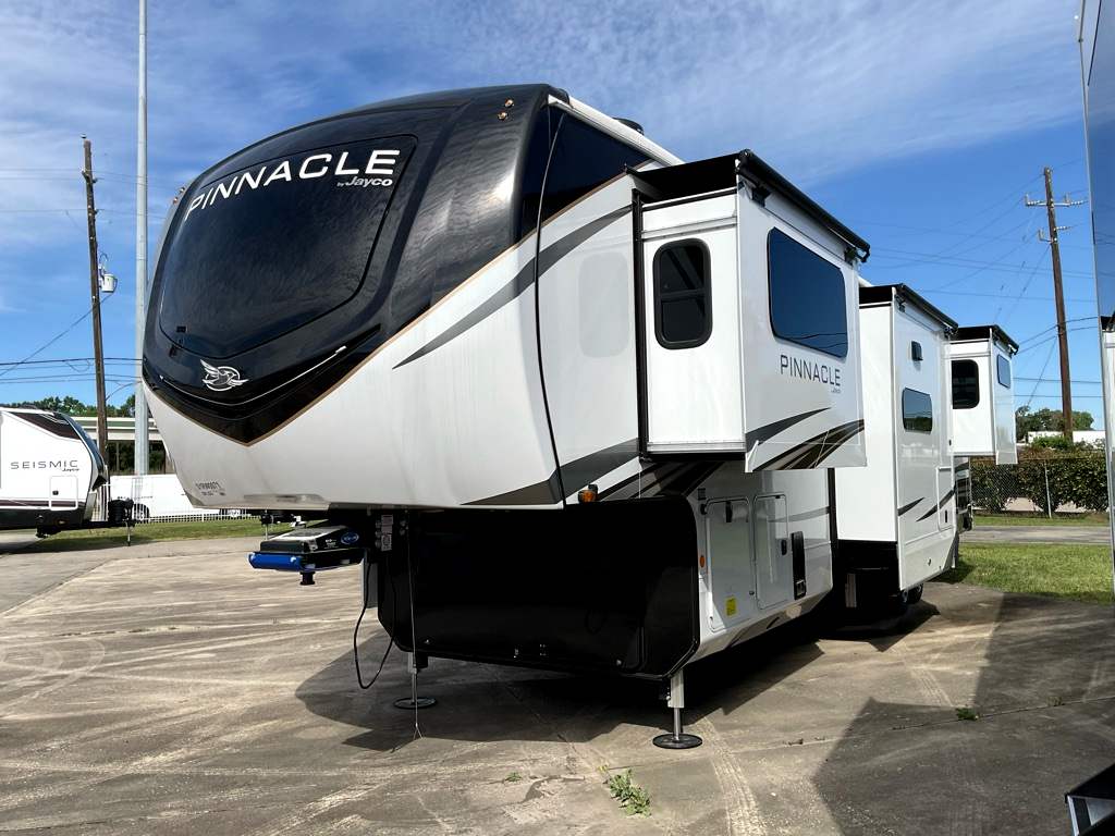 2025 JAYCO PINNACLE 38 FLGS - Image 4