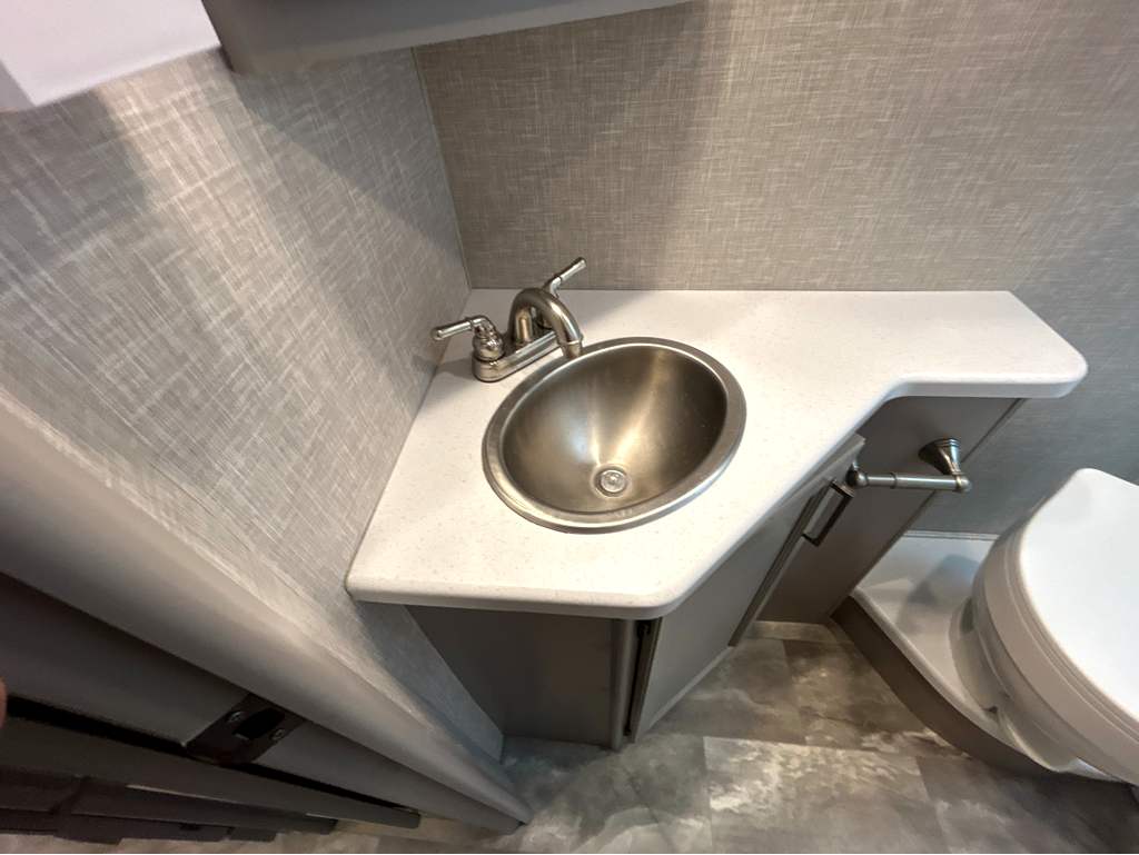 2024 Thor Motor Coach QUANTUM KW29 - Image 31