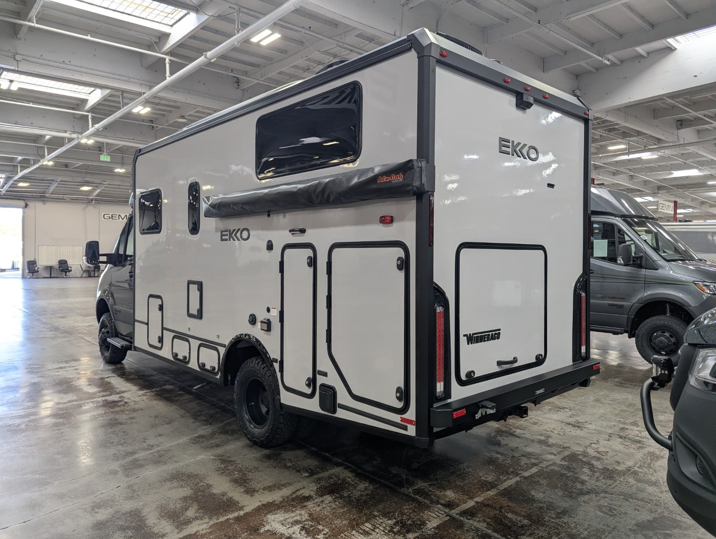 2026 Winnebago EKKO Sprinter 23B - Pop-Top AWD - Image 4