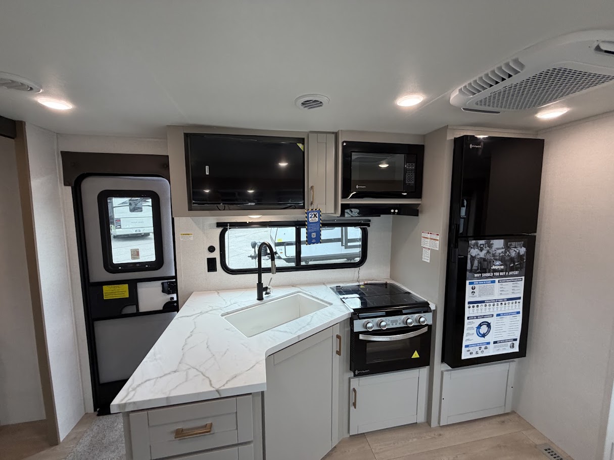 2027 JAYCO JAY FLIGHT 325BHT - Image 24