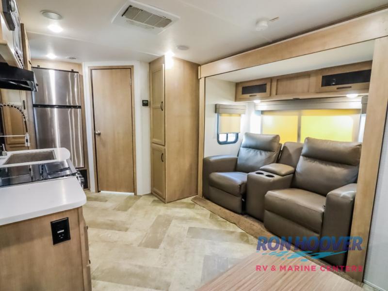 2023 PALOMINO 208SS - Image 13