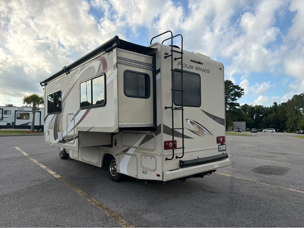 2019 Thor Motor Coach FOUR WINDS 24WS - Image 5