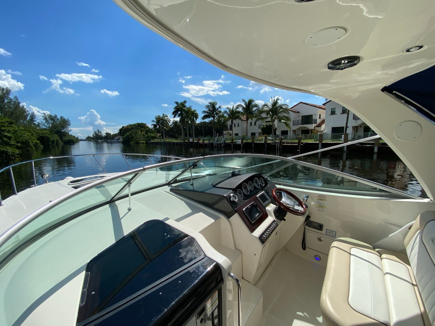 2013 Sea Ray 310 Sundancer - Image 11