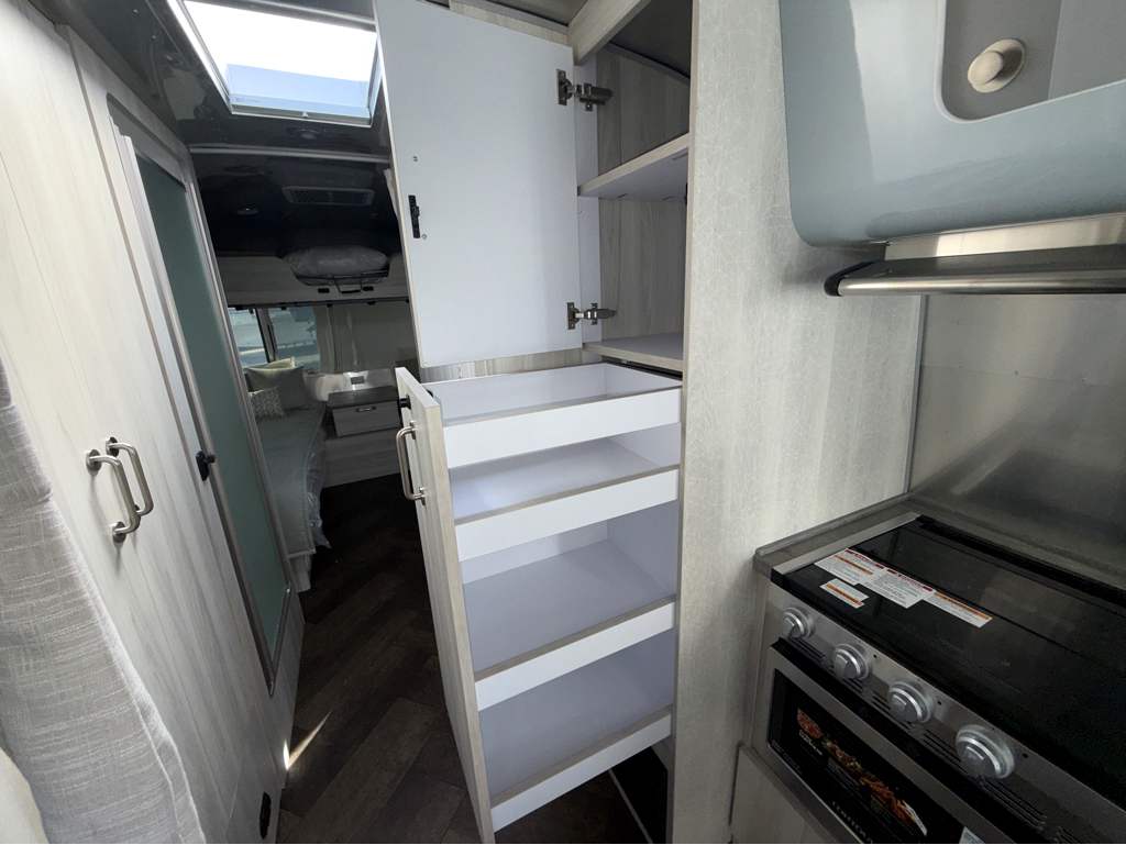 2026 AIRSTREAM INTERNATIONAL 27FBT - Image 20
