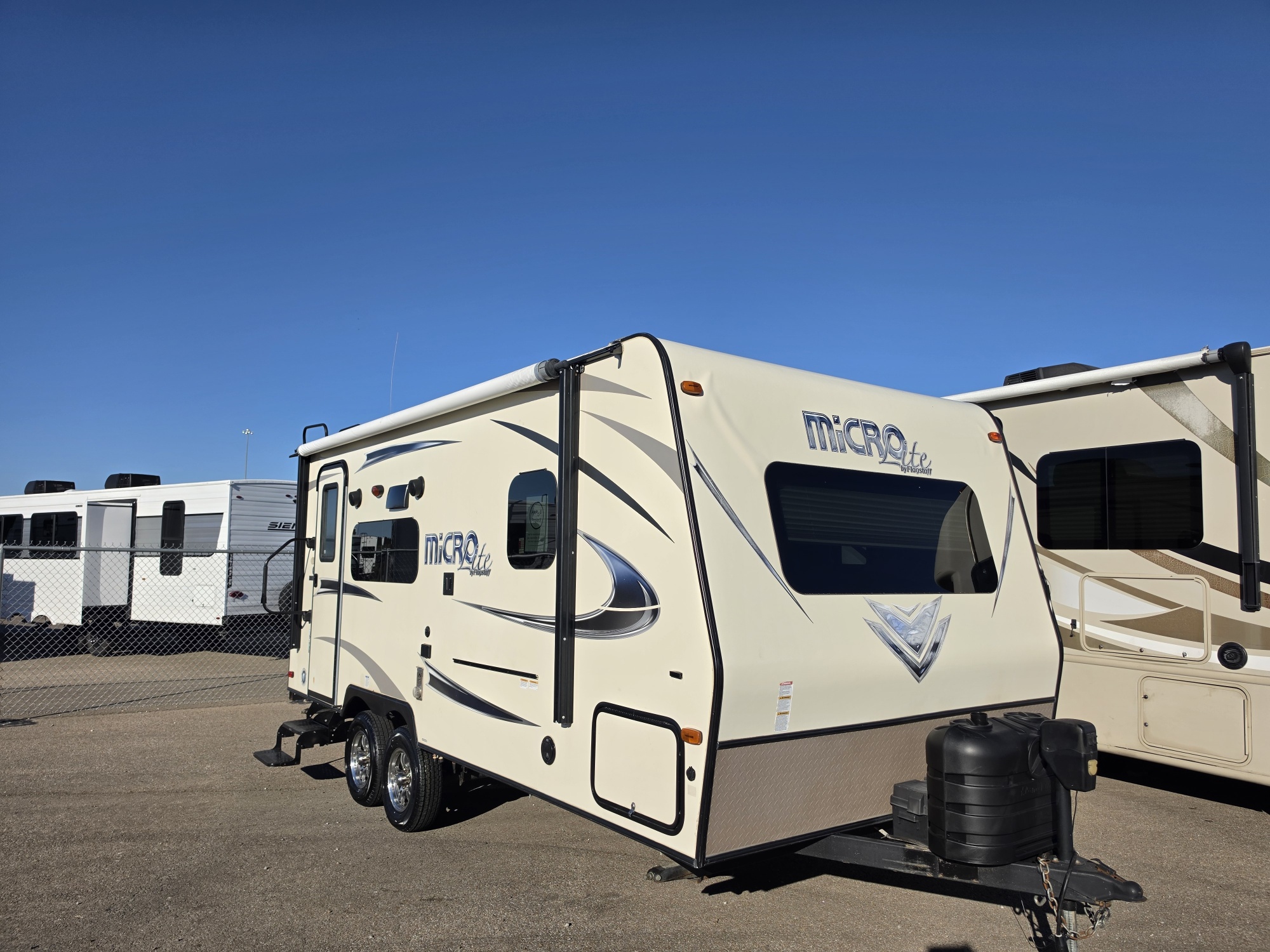 2017 FLAGSTAFF MICROLITE 21FBRS - Image 1