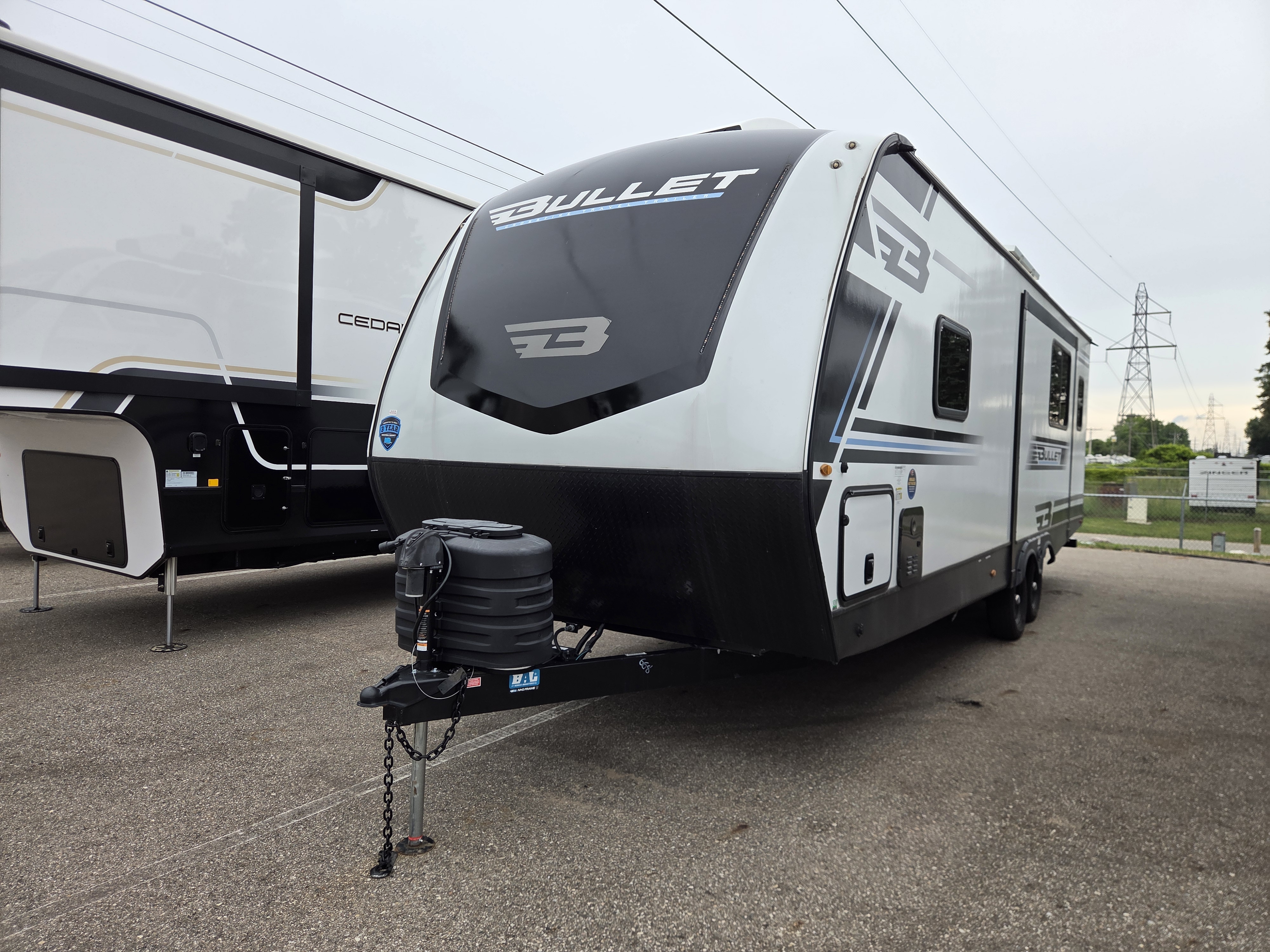2025 Keystone Bullet Crossfire 2530RD - Image 4