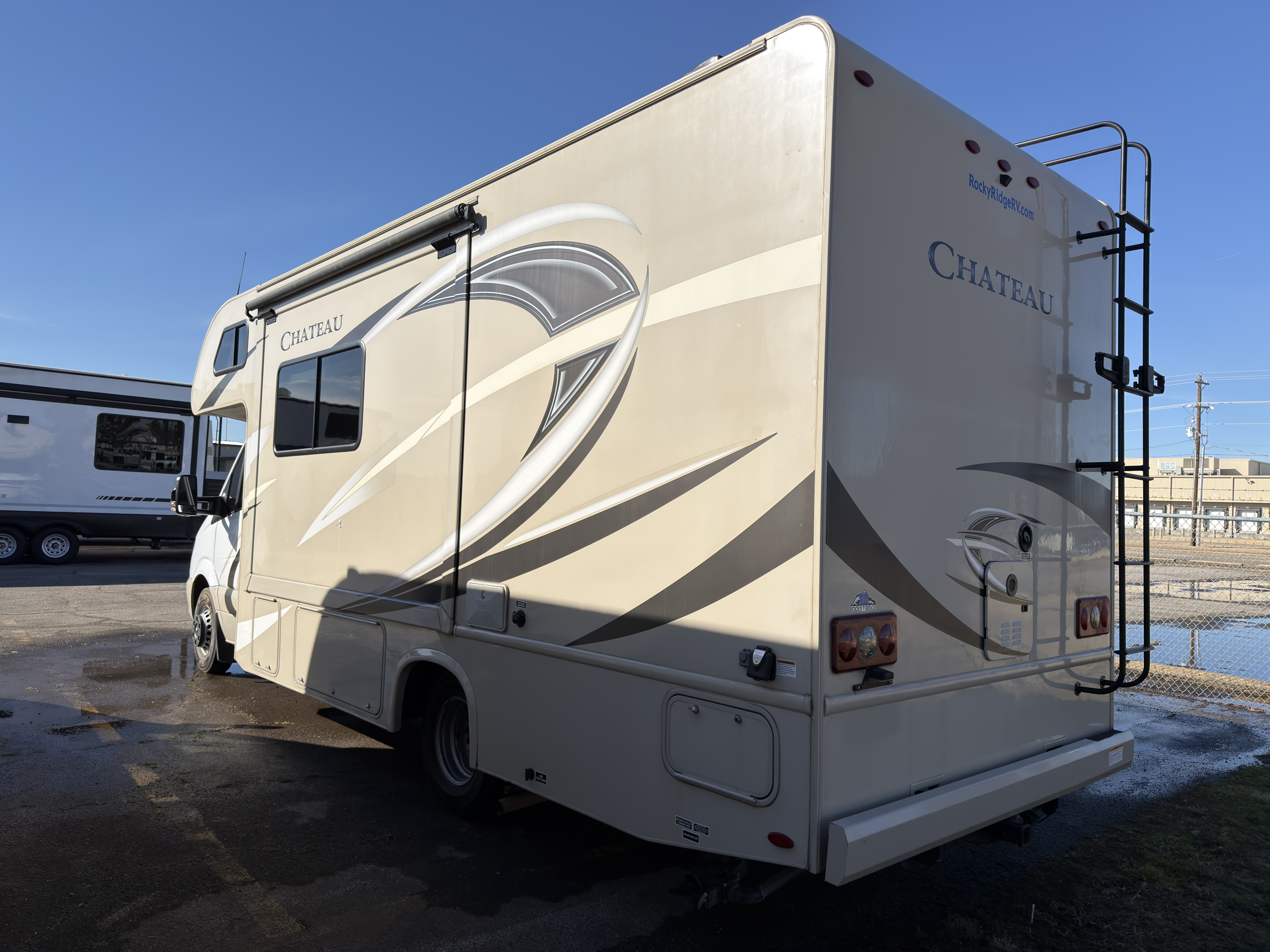 2018 Thor Motor Coach Chateau Sprinter 24WS - Image 4