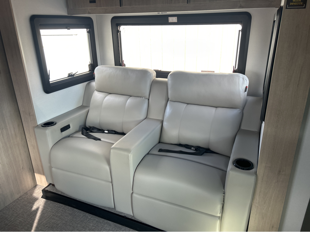 2026 Grand Design Lineage Series M 25TK - Image 8