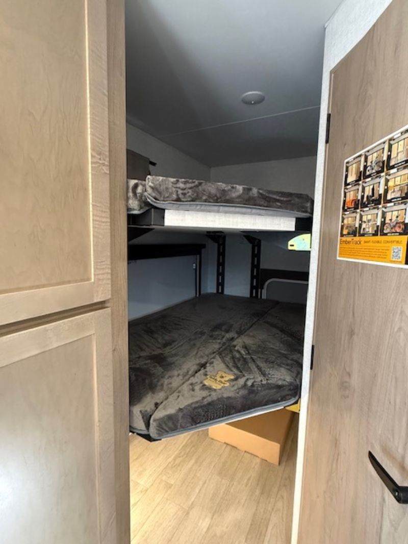 2026 Ember RV E-Series 22ETS - Image 5