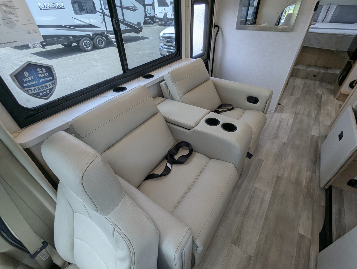 2027 Thor Motor Coach Four Winds 28Z - Image 15