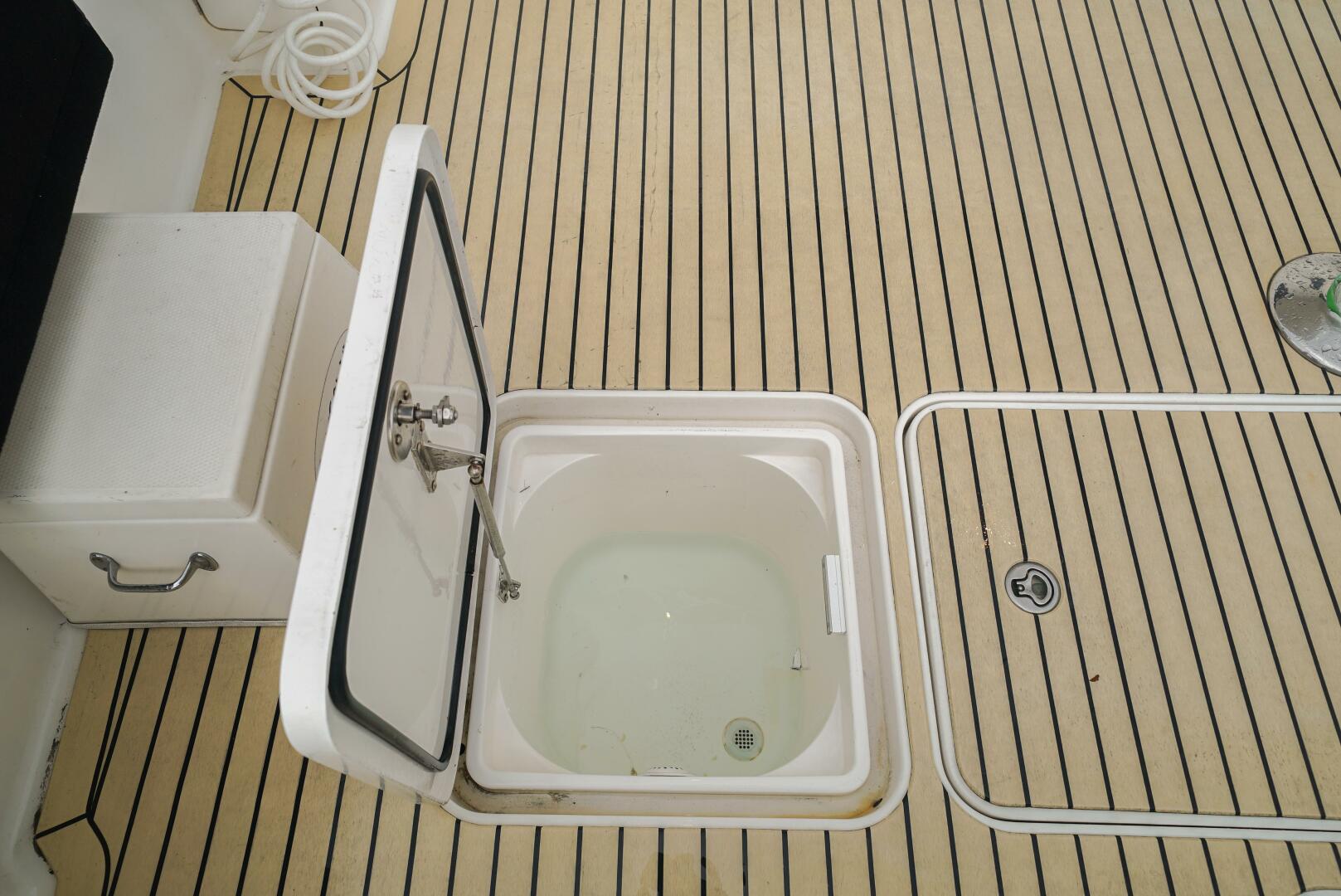 2007 Viking 45 Convertible - Image 33