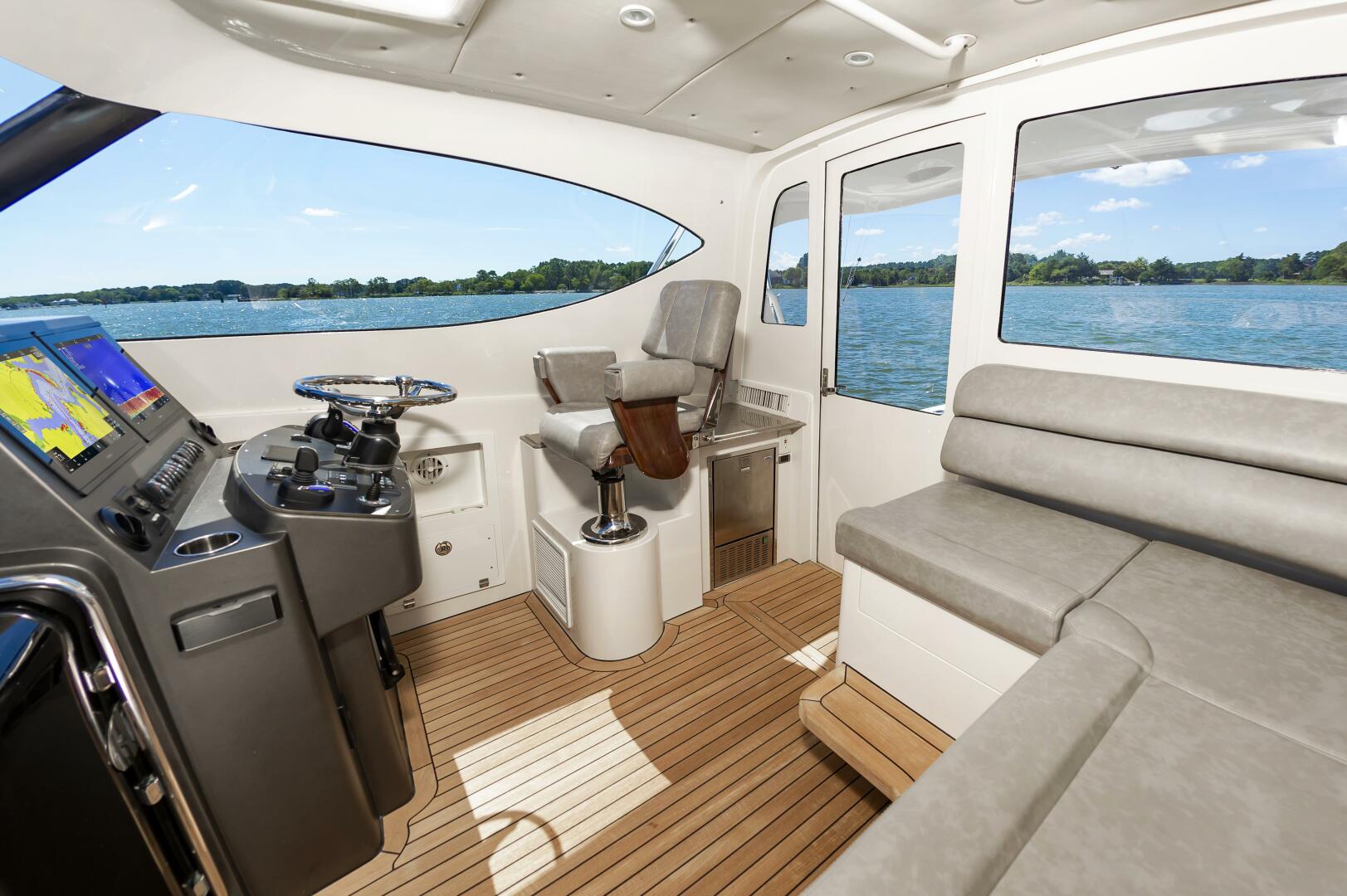 2014 Jupiter 41 Sport Bridge - Image 27