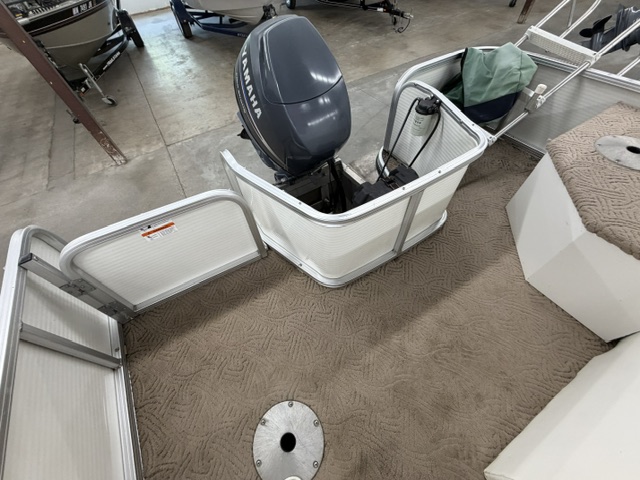 2003 LOWE SUNCRUISER TRINDAD 222 - Image 19