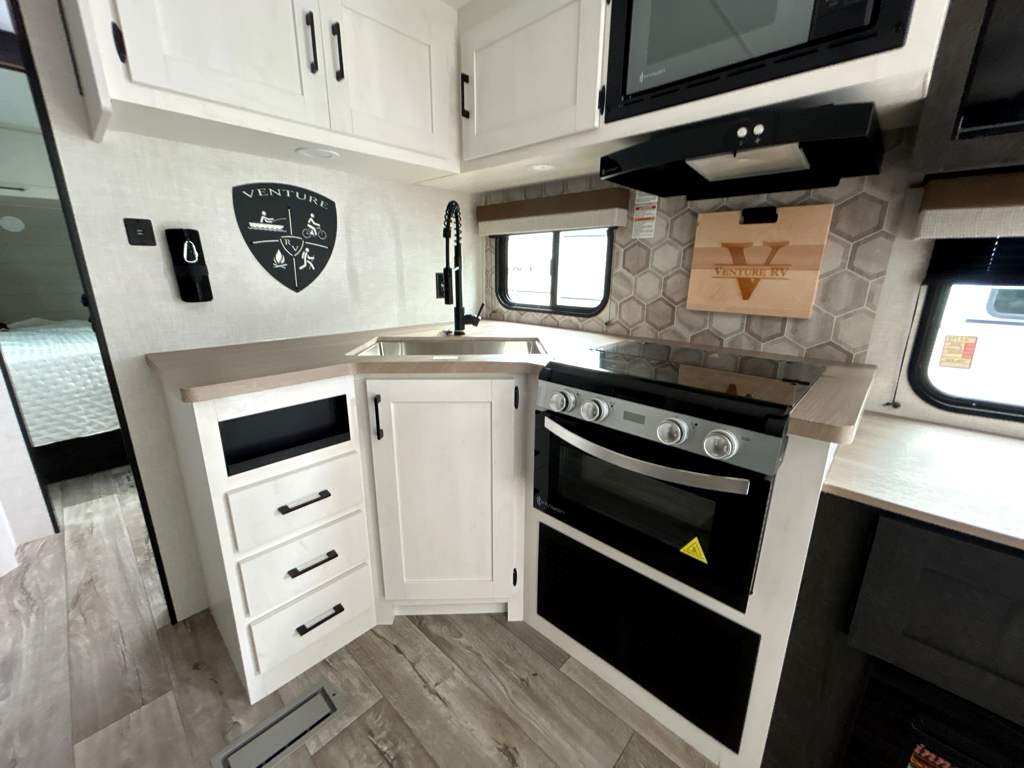 2026 VENTURE RV SIENNA 241VRD - Image 20