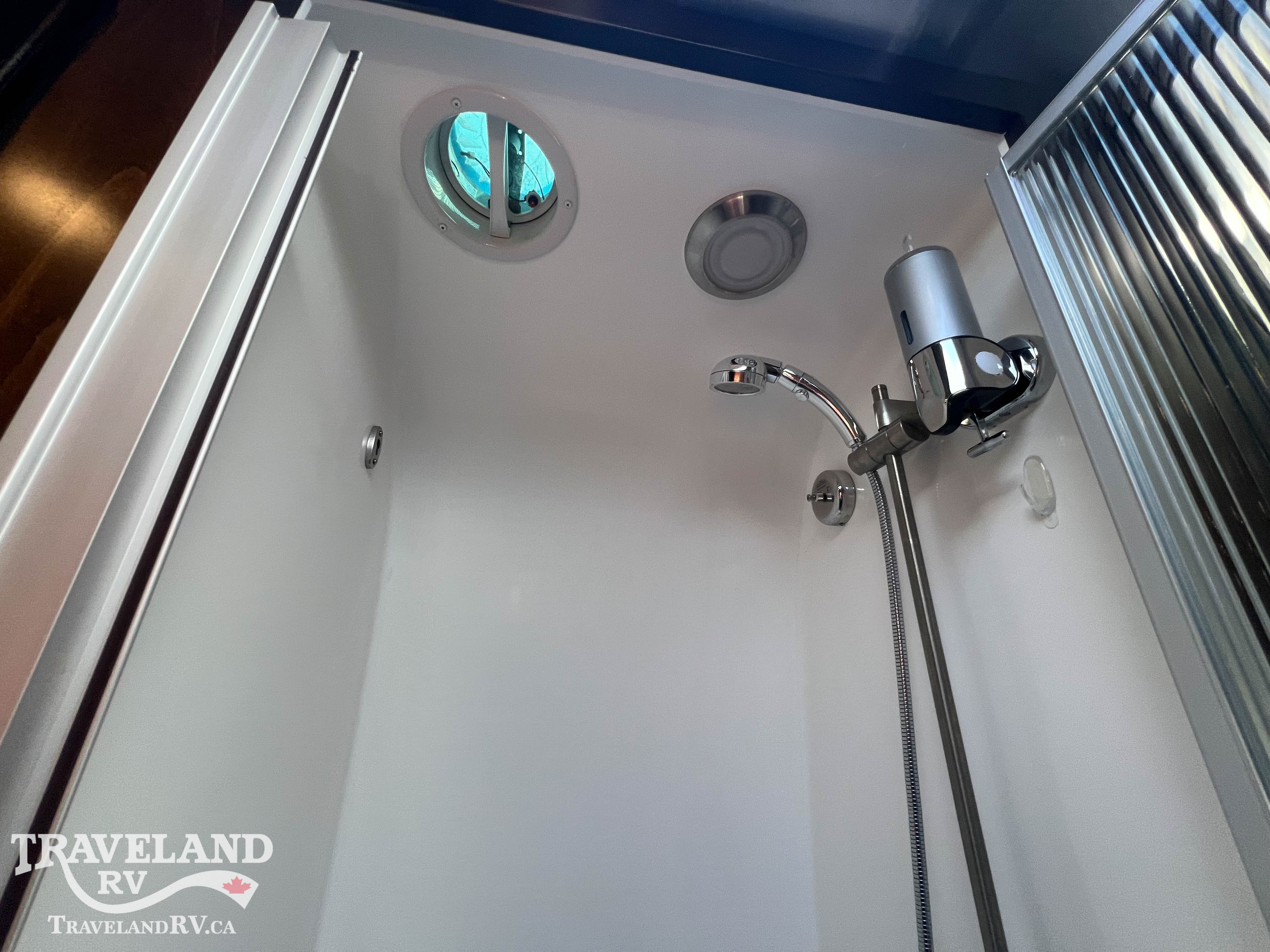 2020 Airstream Classic 30RB Twin - Image 17
