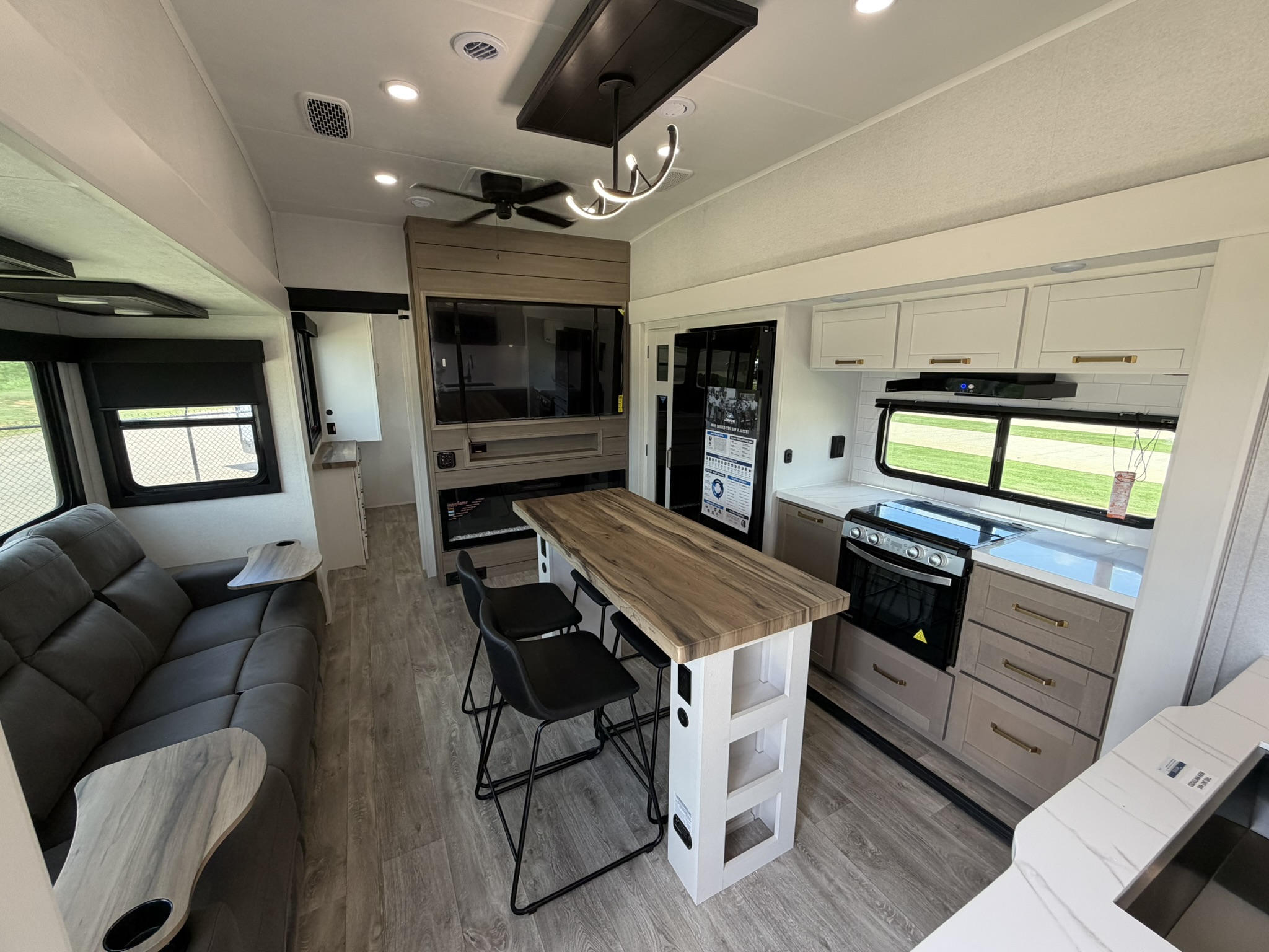 2027 JAYCO EAGLE 367TBTS - Image 16