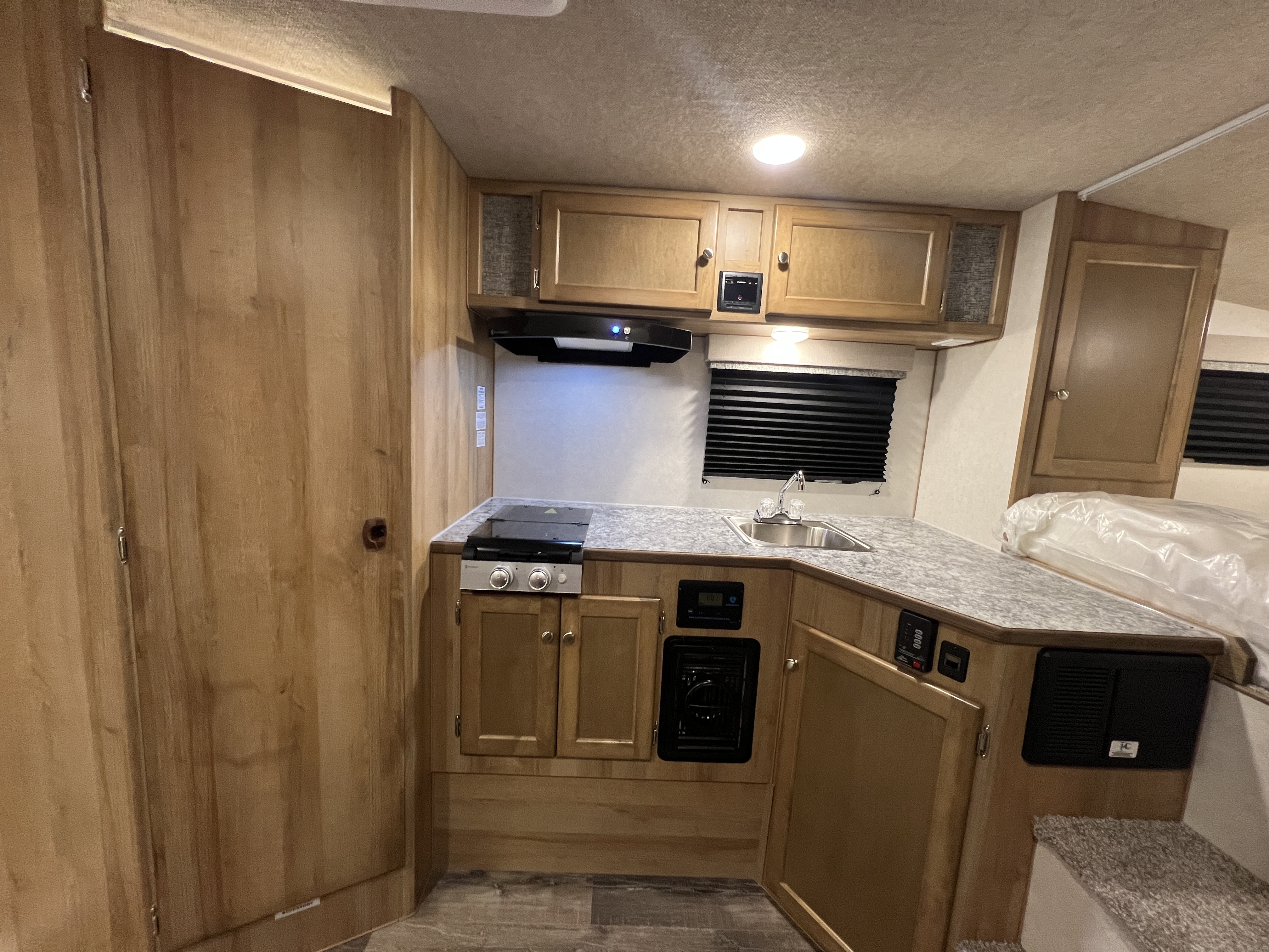 2027 Westland RV Travelaire 83SL - Image 12