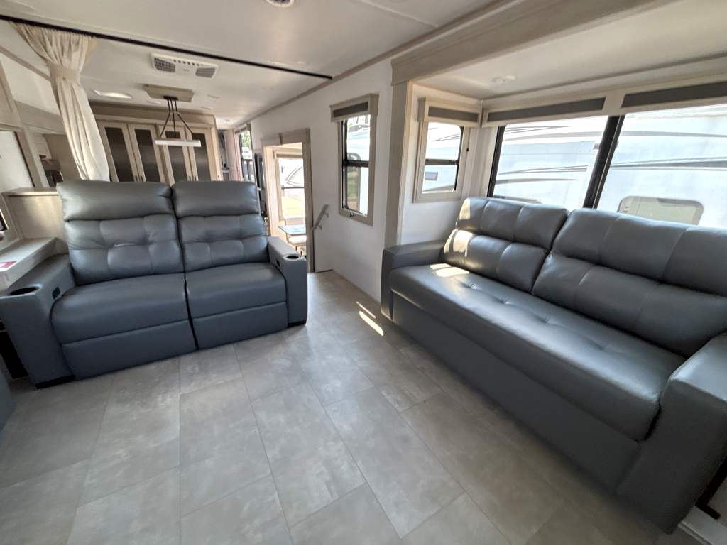2026 GRAND DESIGN SOLITUDE 376RD - Image 20