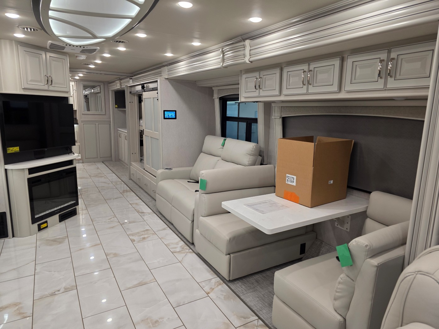 2026 Fleetwood Discovery 38N - Image 24